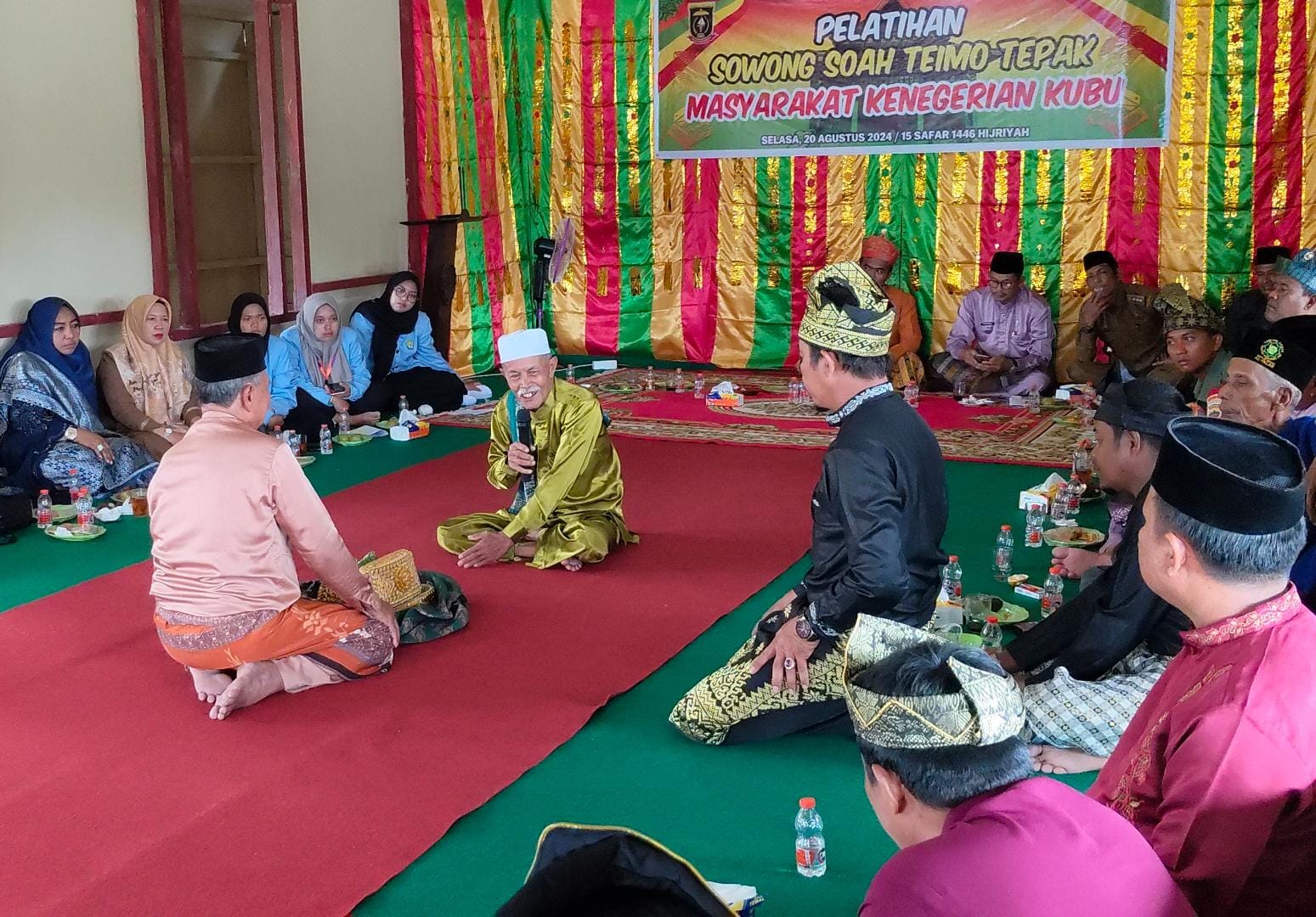 Suku Melayu Hamba Raja Kenegerian Kubu Gelar Pelatihan Sowong Soah Teimo Tepak Sirih Melayu